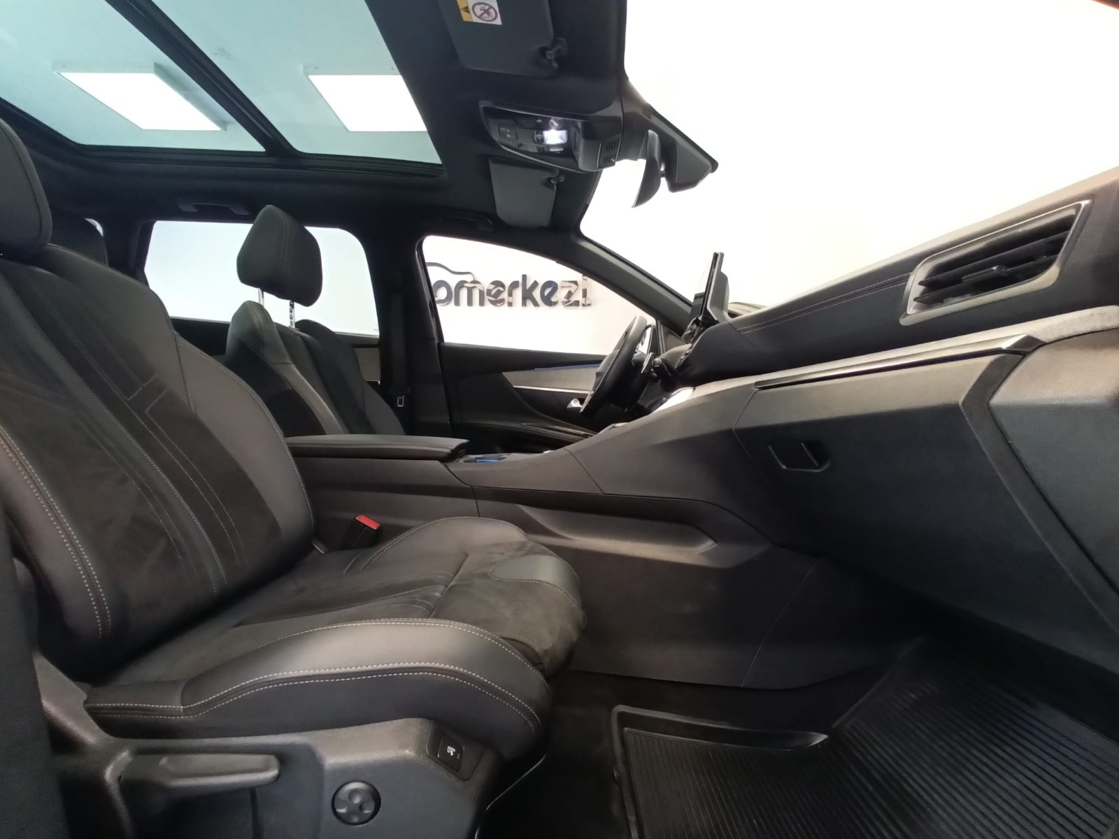 PEUGEOT 5008 8